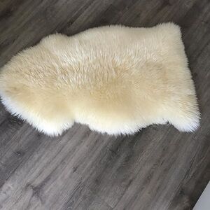 Luxurious Cream Sheepskin Rug